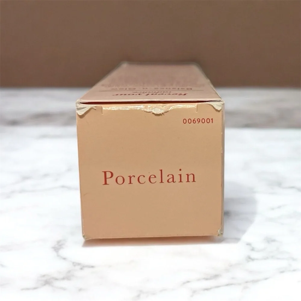π Laura Geller Balanced & Glow Hydrating Foundation | Porcelain - Picture 2 of 2